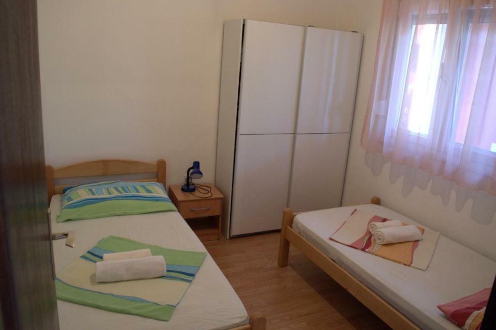 Apartments Mira 로고즈니차 외부 사진
