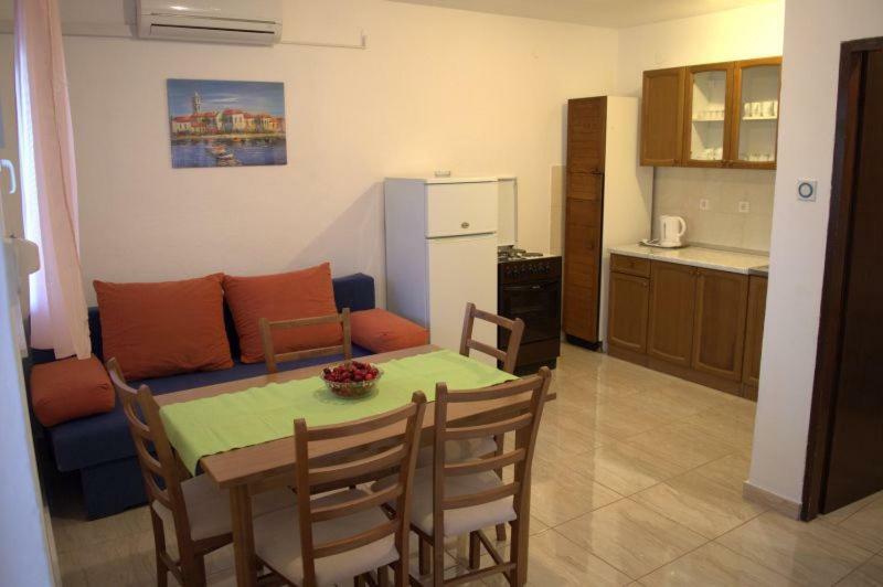 Apartments Mira 로고즈니차 외부 사진