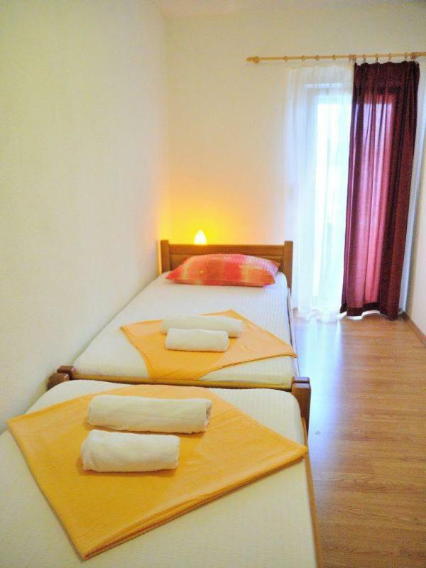 Apartments Mira 로고즈니차 외부 사진