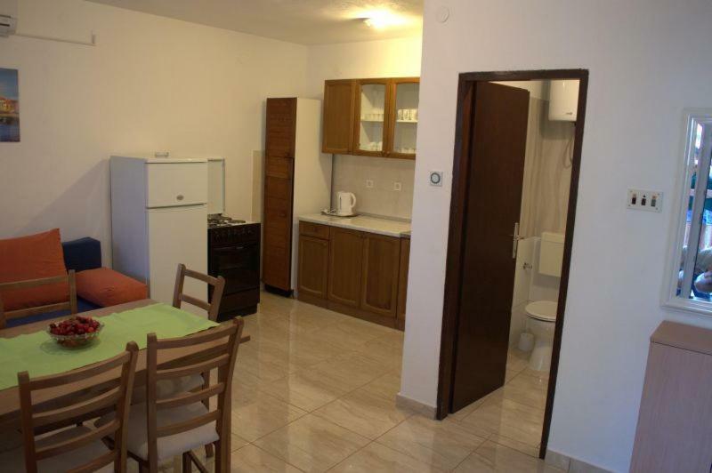 Apartments Mira 로고즈니차 외부 사진