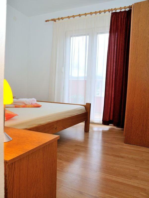 Apartments Mira 로고즈니차 외부 사진